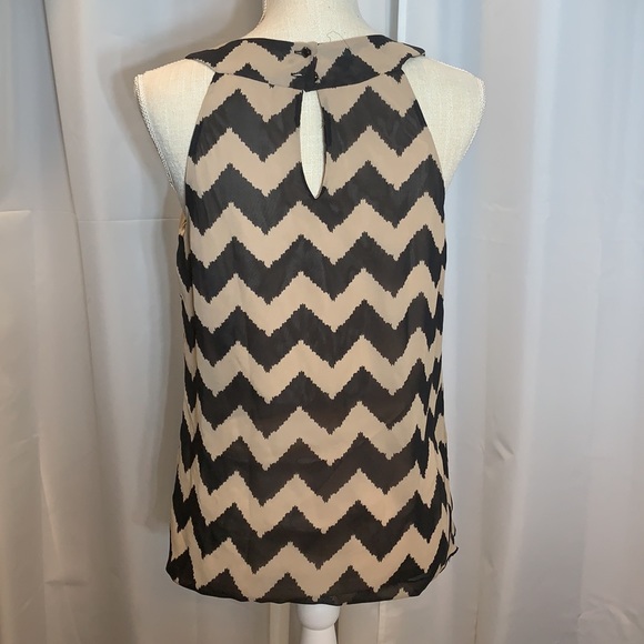 Like new! Zig Zag Tank Top by BCX - Picture 5 of 8